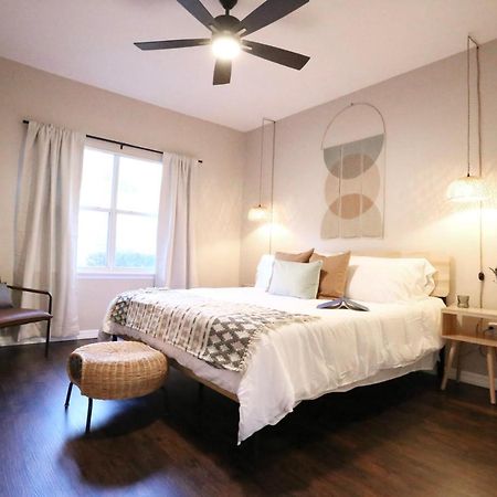 Nomad Retreat King Bed Boutique Condo W Garage 게인즈빌 외부 사진