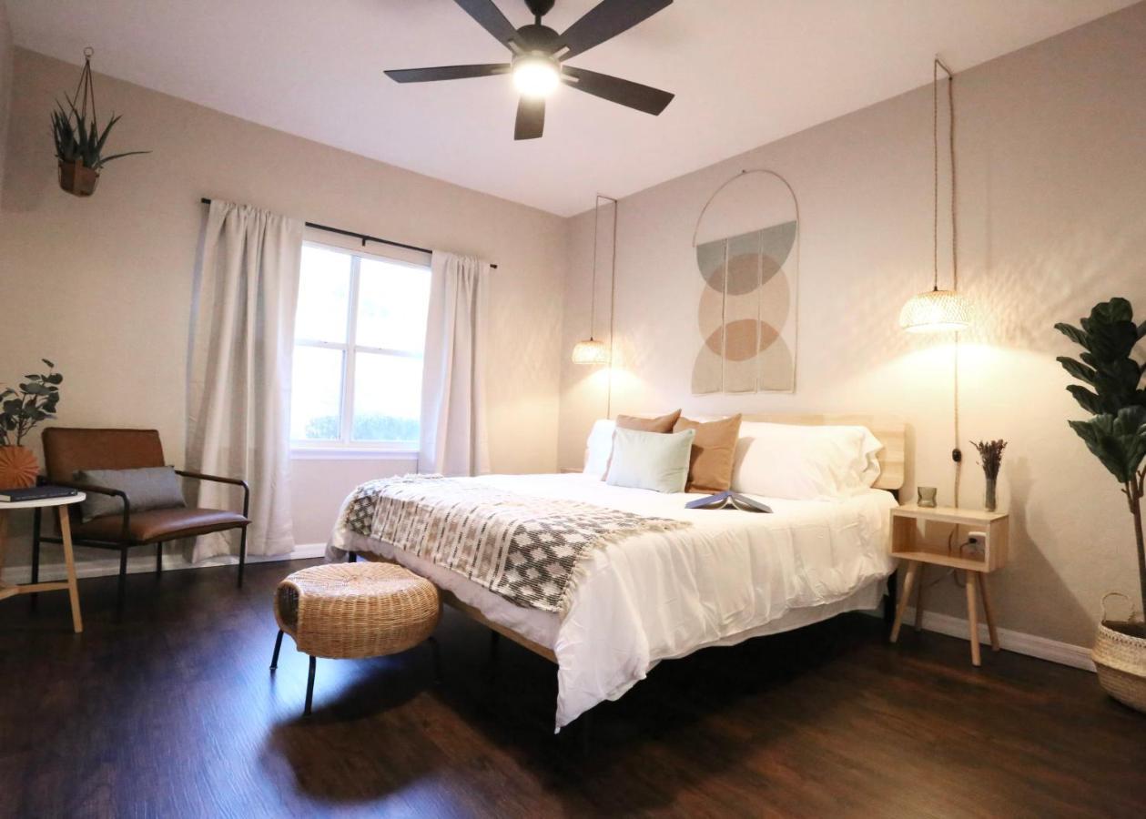 Nomad Retreat King Bed Boutique Condo W Garage 게인즈빌 외부 사진