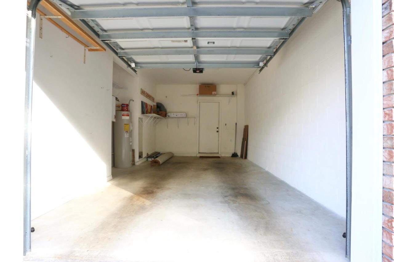Nomad Retreat King Bed Boutique Condo W Garage 게인즈빌 외부 사진