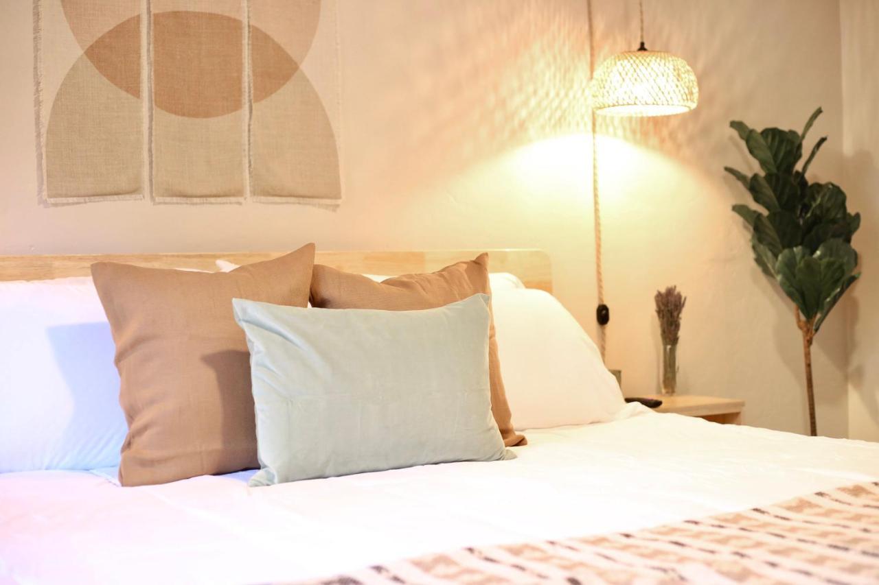 Nomad Retreat King Bed Boutique Condo W Garage 게인즈빌 외부 사진