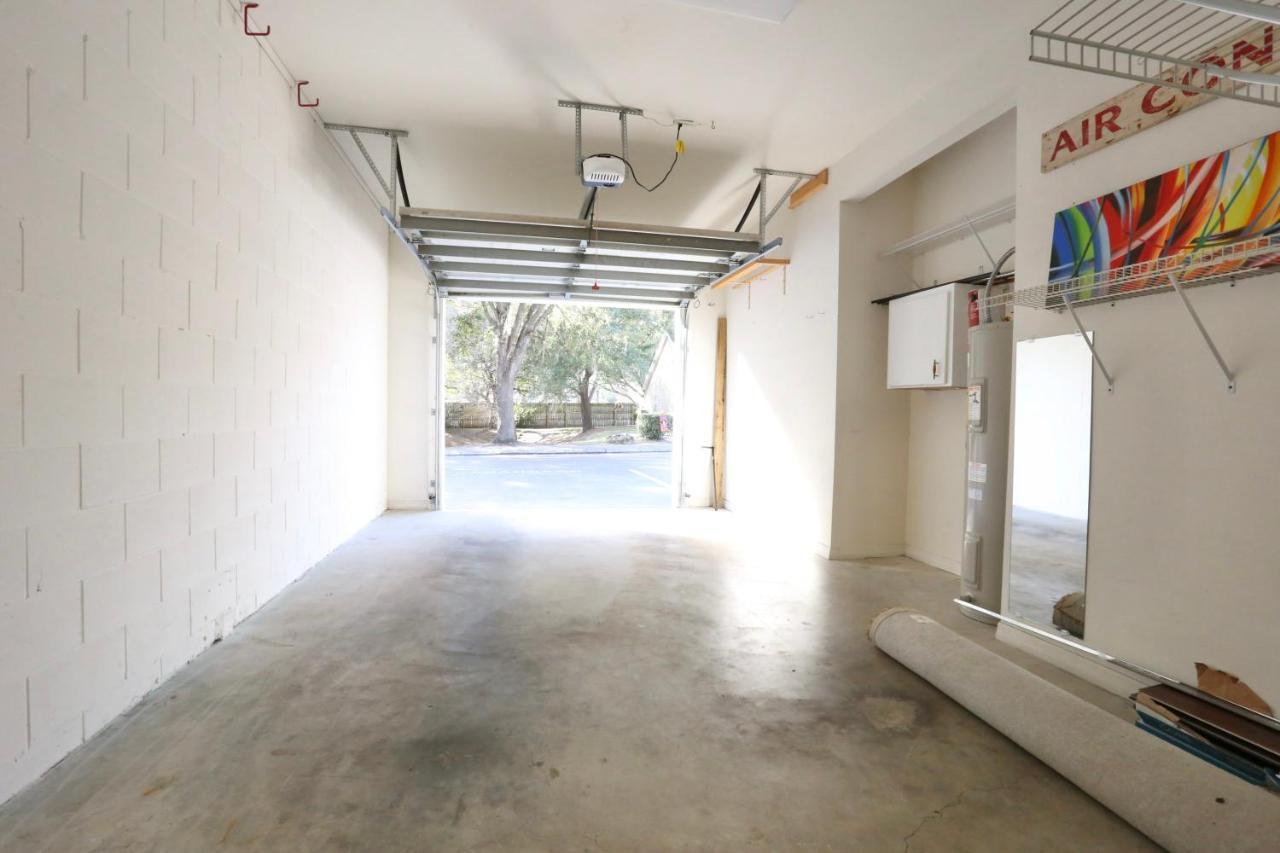Nomad Retreat King Bed Boutique Condo W Garage 게인즈빌 외부 사진