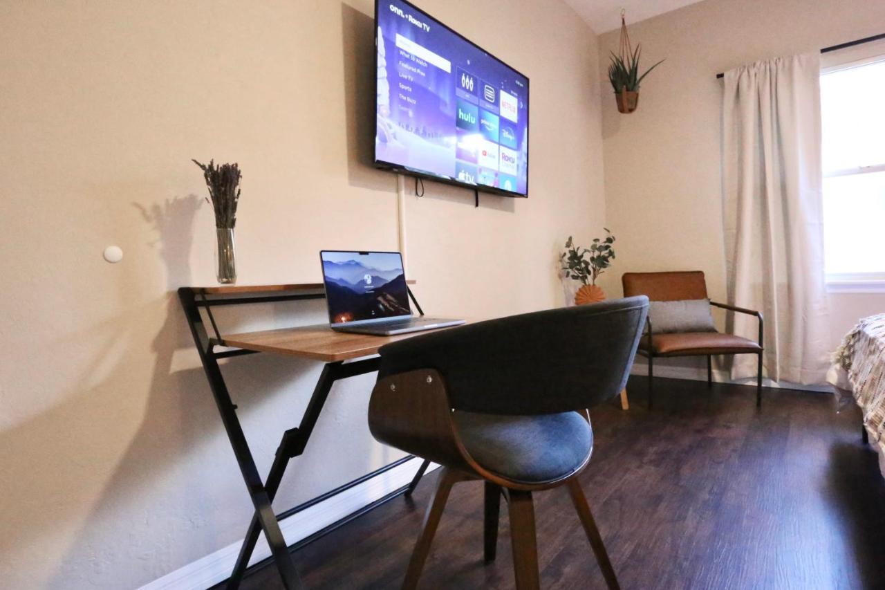Nomad Retreat King Bed Boutique Condo W Garage 게인즈빌 외부 사진