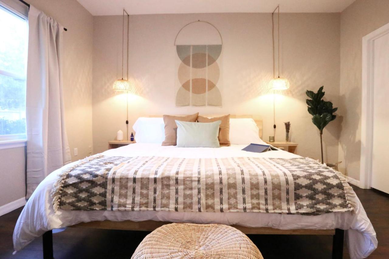 Nomad Retreat King Bed Boutique Condo W Garage 게인즈빌 외부 사진
