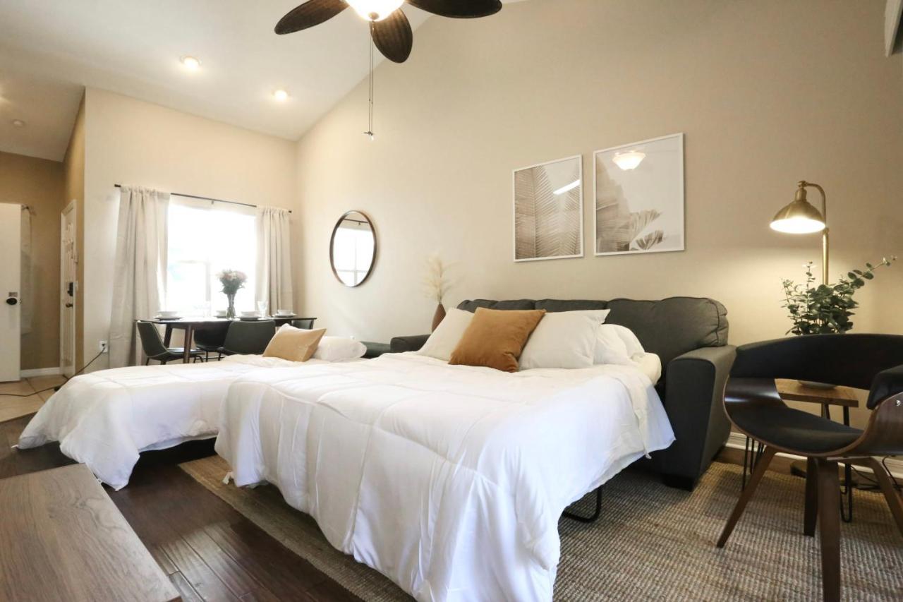 Nomad Retreat King Bed Boutique Condo W Garage 게인즈빌 외부 사진